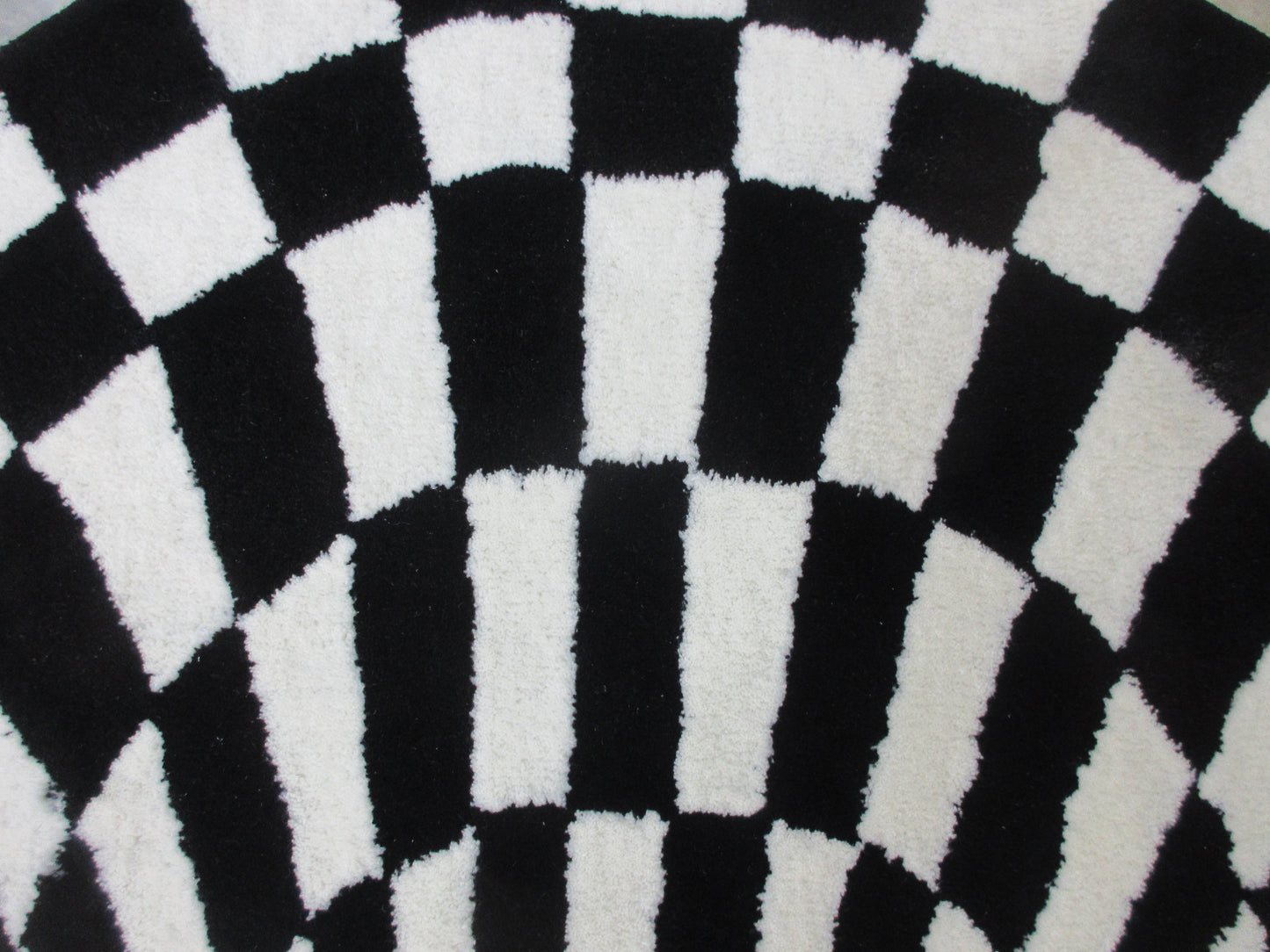 Handmade Optical Illusion Rug 3.10 x 3.10 Feet Round Black and White Checkered