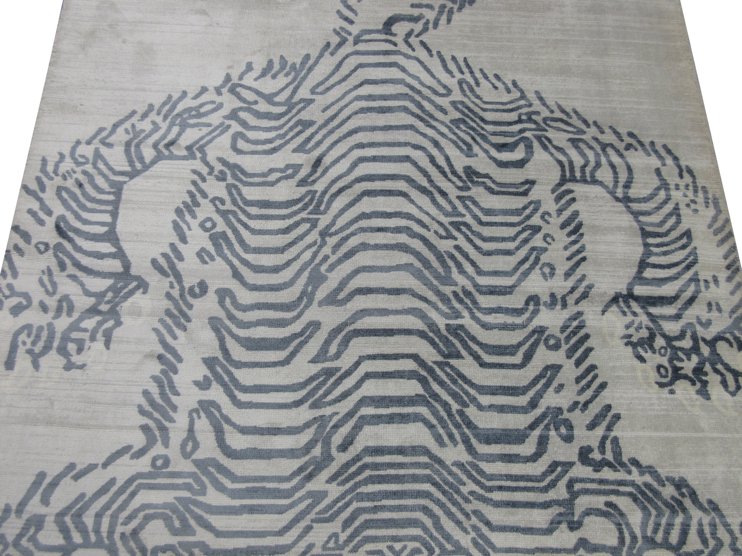 Handmade Silk Rug - 4.10X7.1 Feet Silver Abstract Tibetan Tiger Design Printed Area Rug