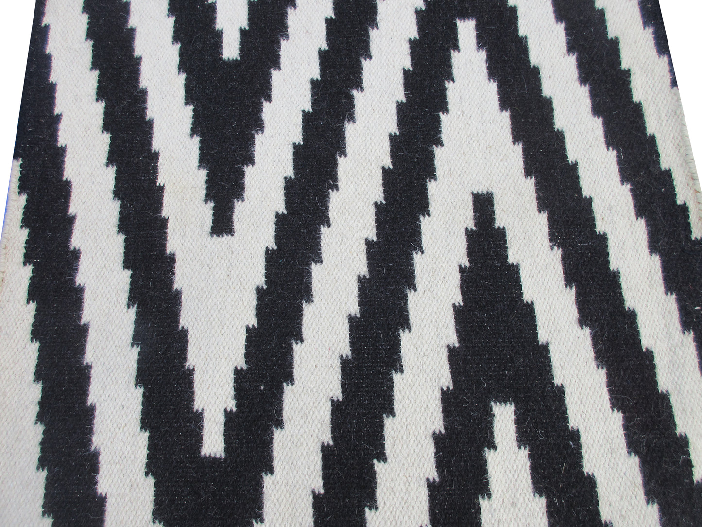 Black & Ivory Geometrics Handmade 3.0X2.0 feet Home Decor Area Rug