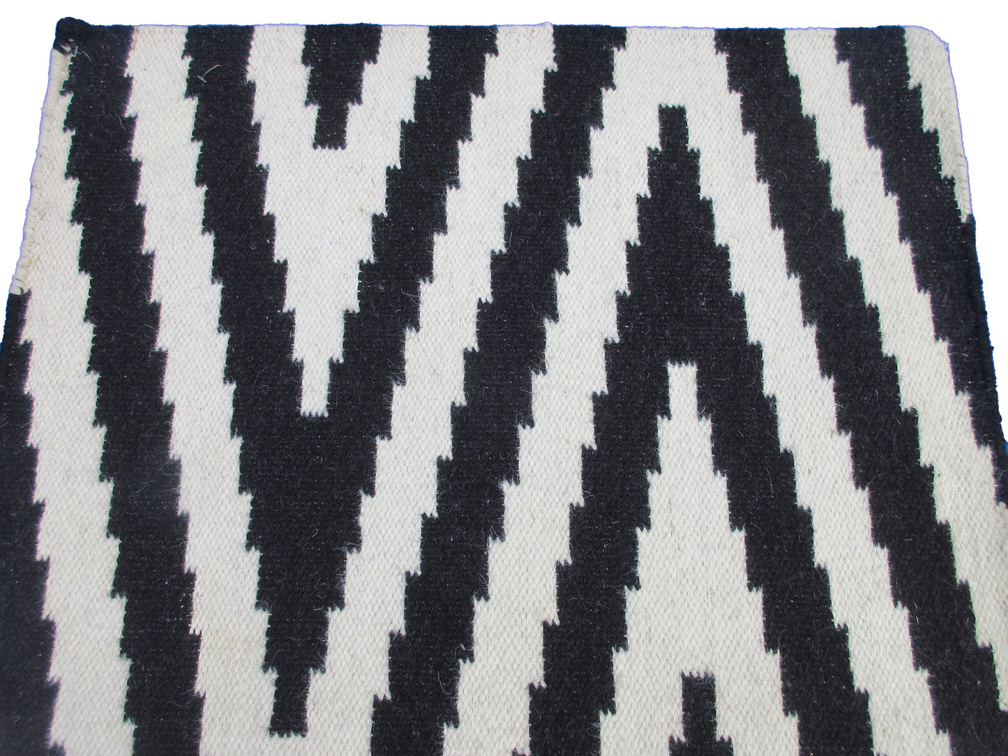 Black & Ivory Geometrics Handmade 3.0X2.0 feet Home Decor Area Rug