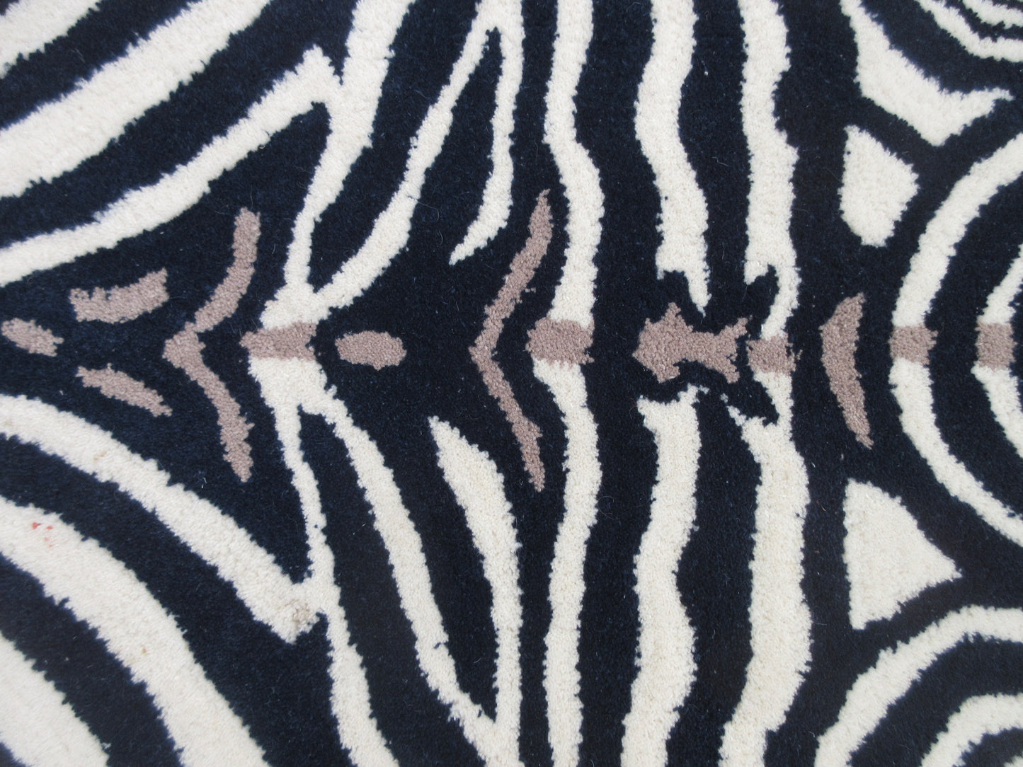 Handmade Zebra Shaped Tufted Rug – Black and White 5x3 ft Living Room Wool Rug