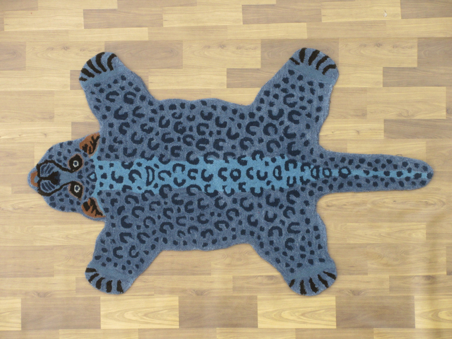 Handmade Blue Leopard Shaped Tufted Rug – Unique Animal Lover Design, 5x3 ft