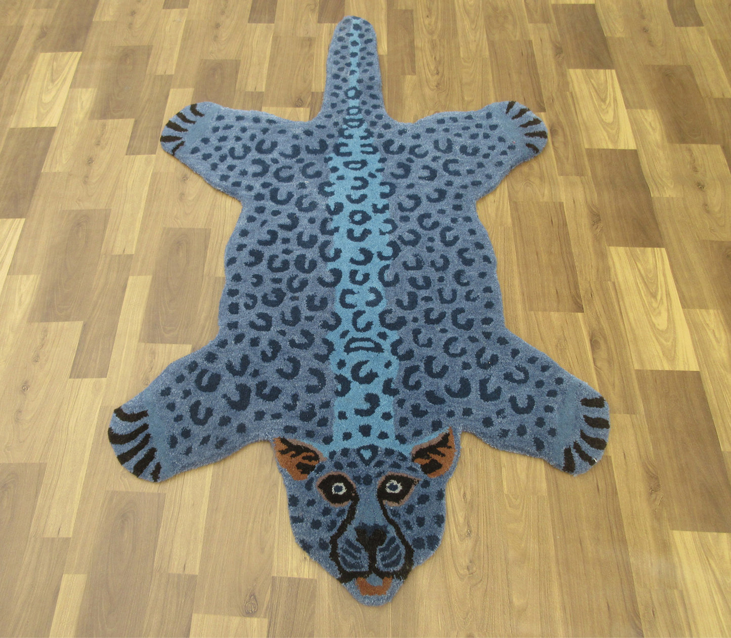 Handmade Blue Leopard Shaped Tufted Rug – Unique Animal Lover Design, 5x3 ft