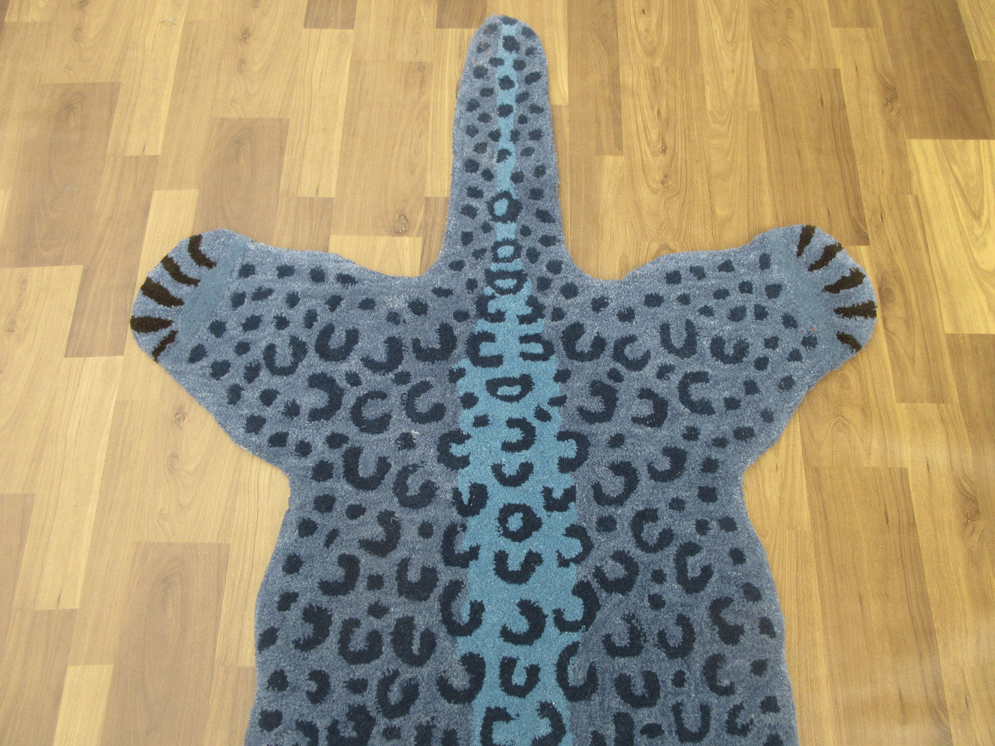 Handmade Blue Leopard Shaped Tufted Rug – Unique Animal Lover Design, 5x3 ft