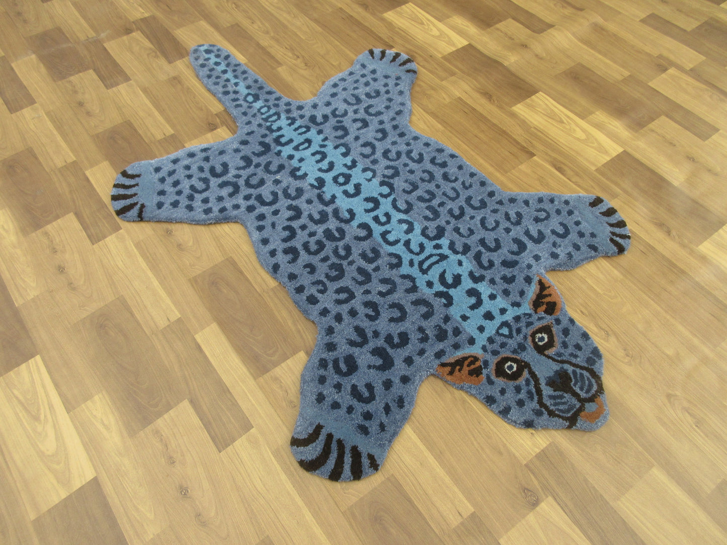 Handmade Blue Leopard Shaped Tufted Rug – Unique Animal Lover Design, 5x3 ft