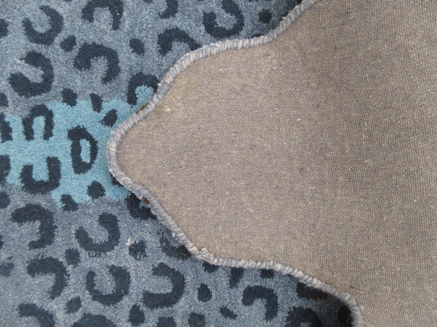 Handmade Blue Leopard Shaped Tufted Rug – Unique Animal Lover Design, 5x3 ft