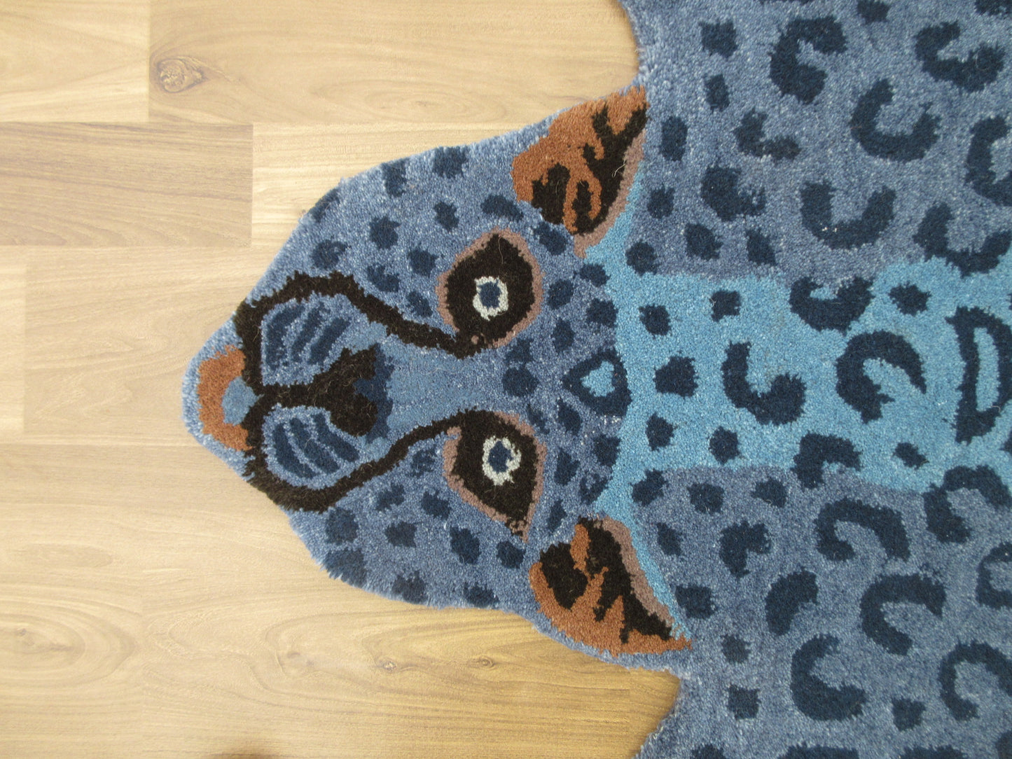 Handmade Blue Leopard Shaped Tufted Rug – Unique Animal Lover Design, 5x3 ft