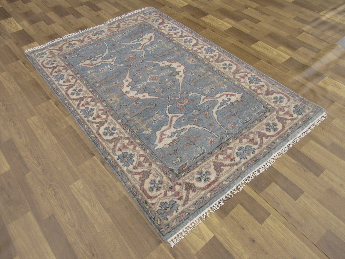 Handmade Wool Rug 6x4 ft - Silver, Beige Traditional Floral Pattern Area Rug