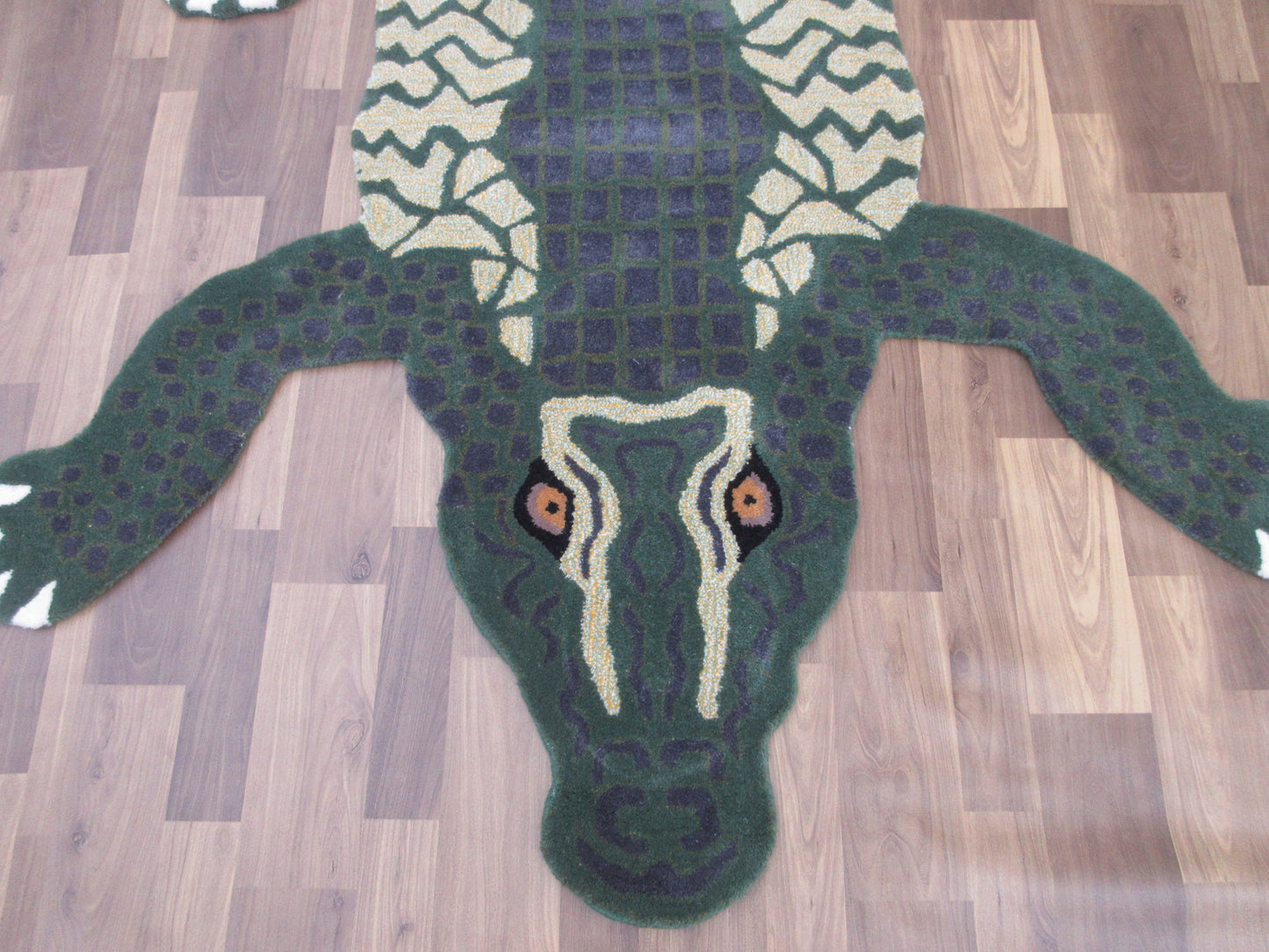 Handmade Wool Rug 8X5 ft Green Colour Crocodile Carpet for Living Room Accent