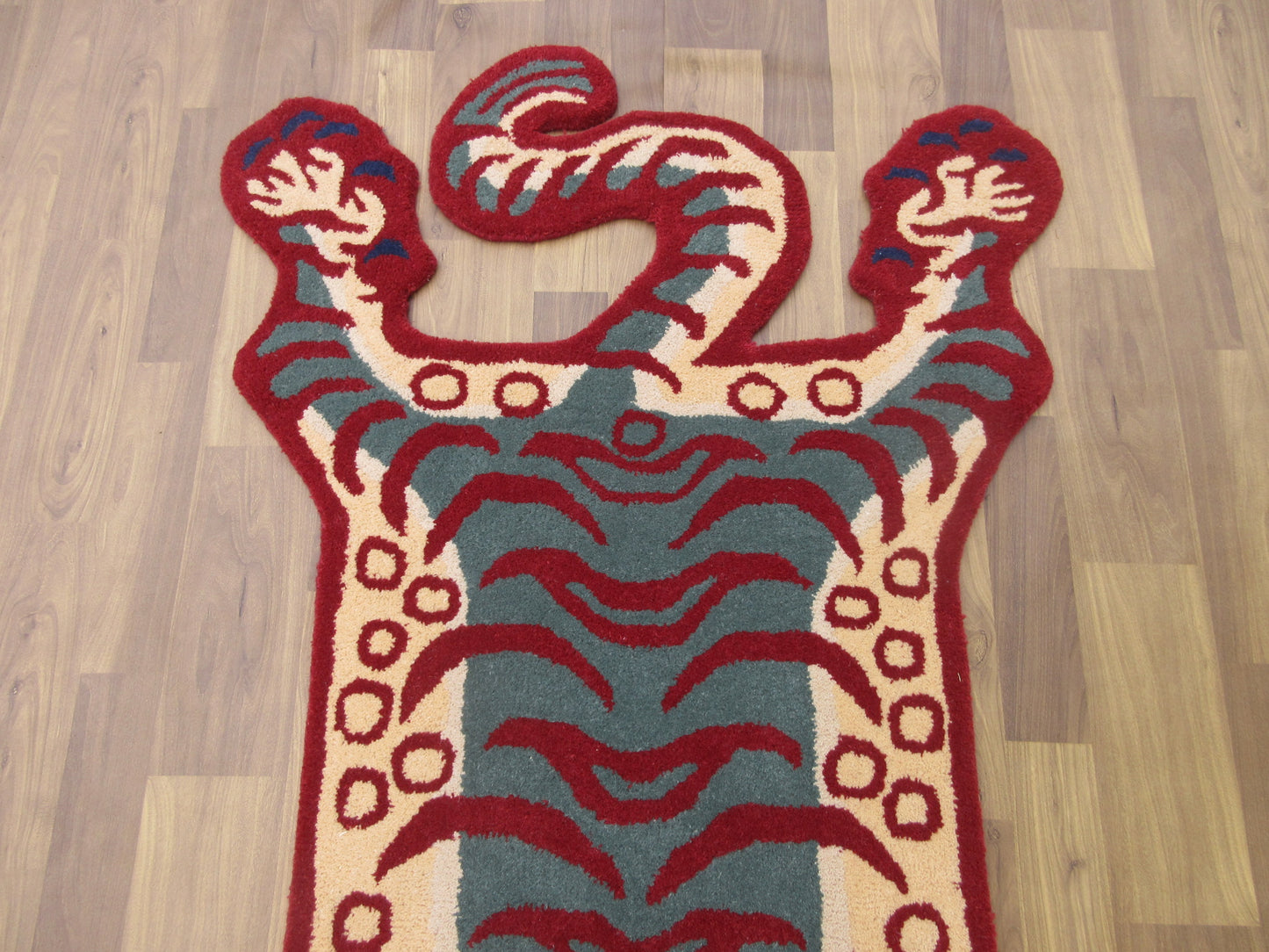 Handmade 5X3 ft Tibetan Tiger Shaped Wool Area Rugs Luxurious Living Room Rugs