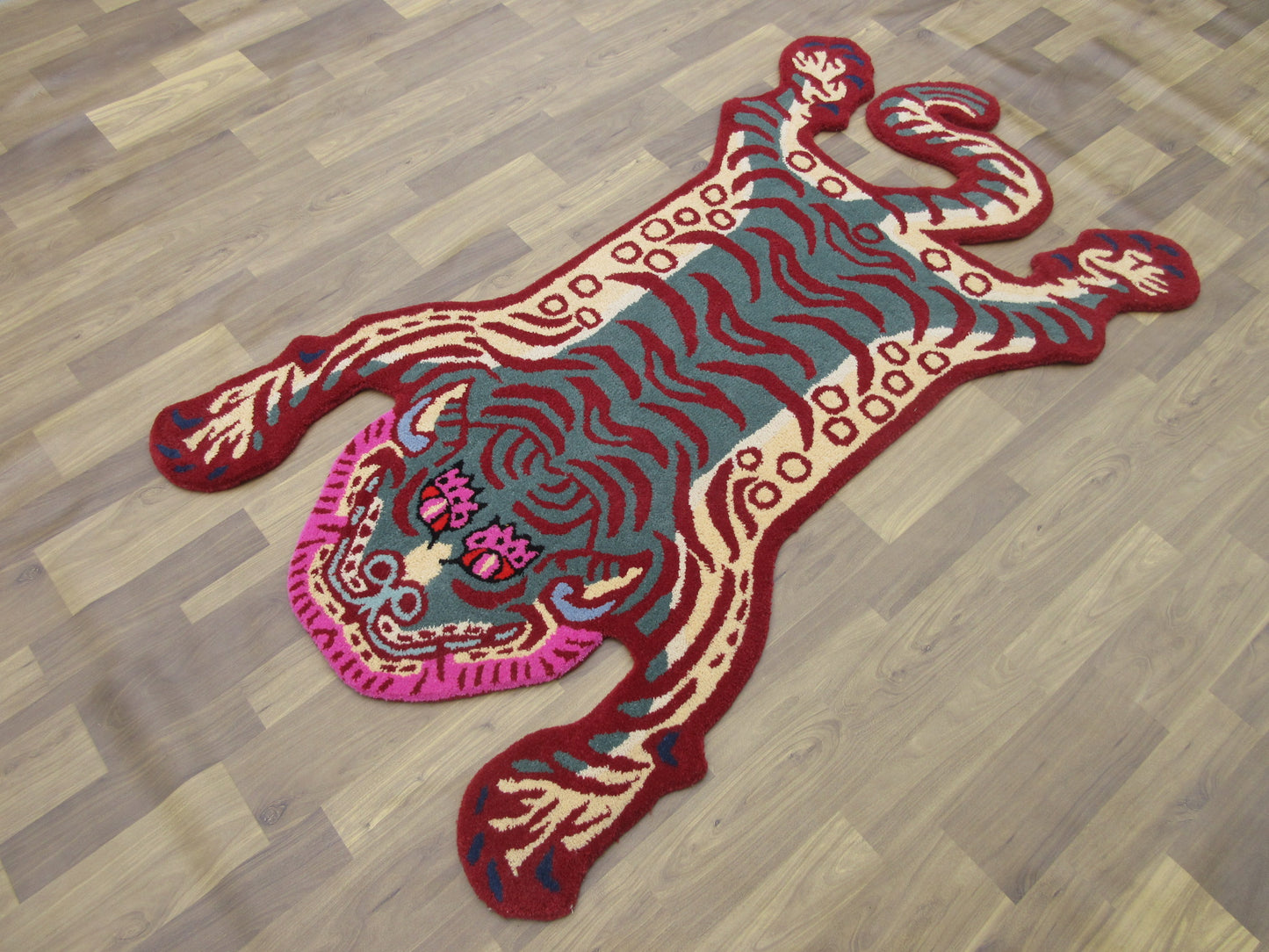 Handmade 5X3 ft Tibetan Tiger Shaped Wool Area Rugs Luxurious Living Room Rugs